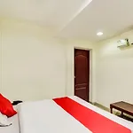 Oyo 70481 Akshaya Residency