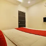 Oyo Flagship 11531 Sathya Lodge