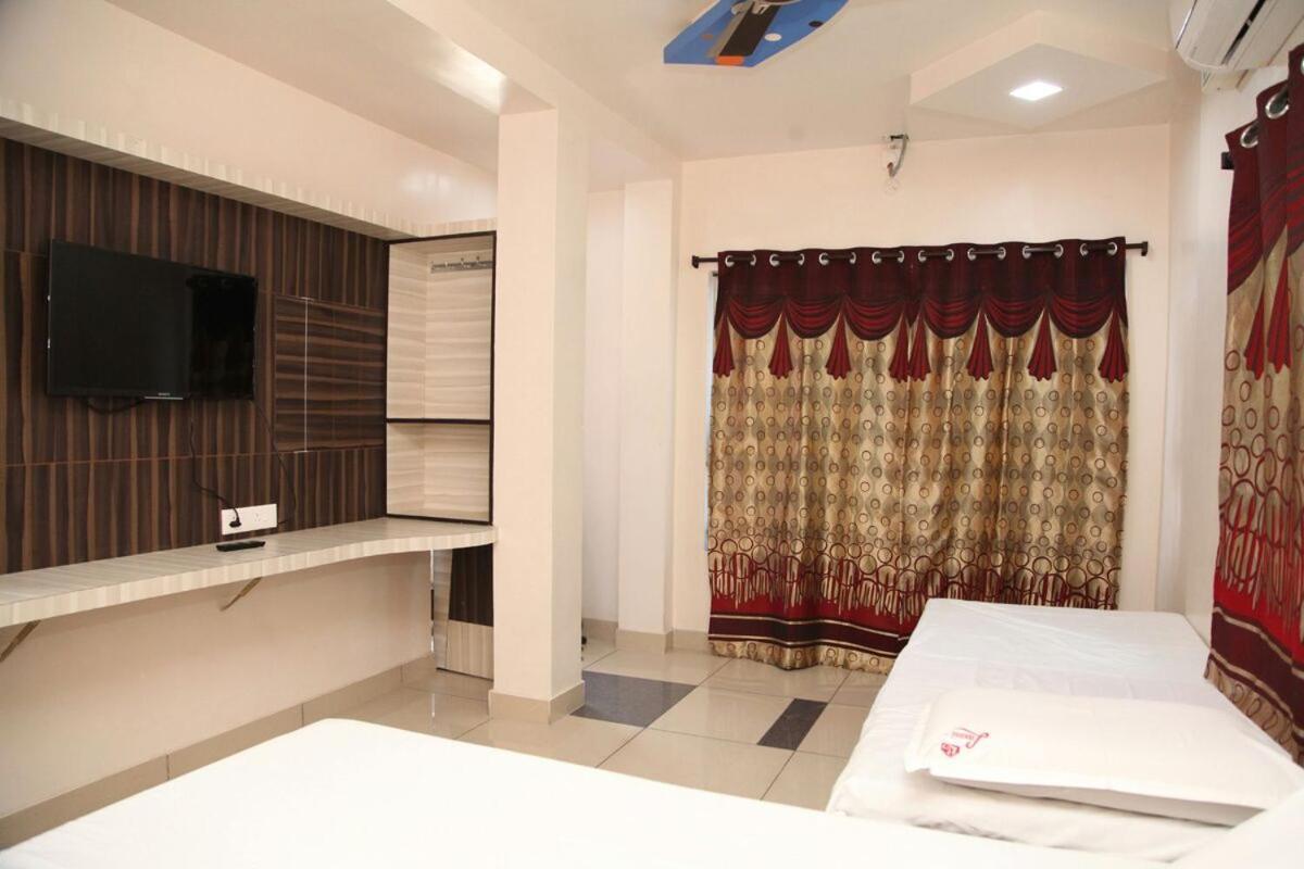 Hotel Laxmi Towers *