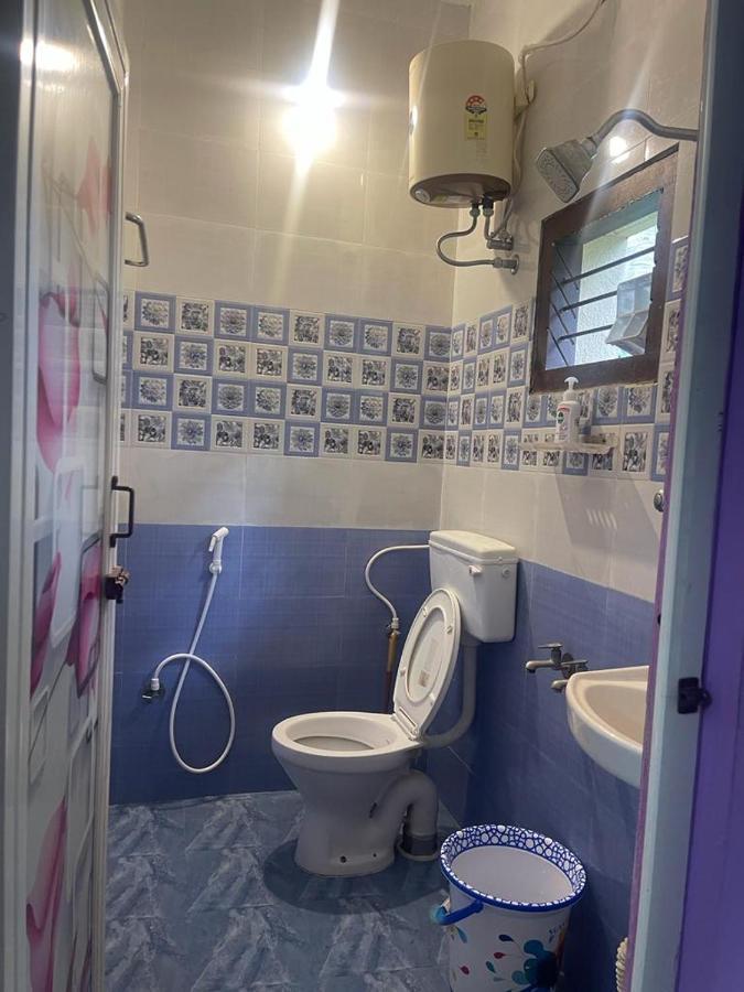 White Service 2bhk *
