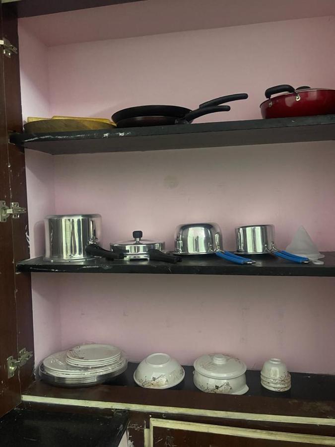 White Service 2bhk