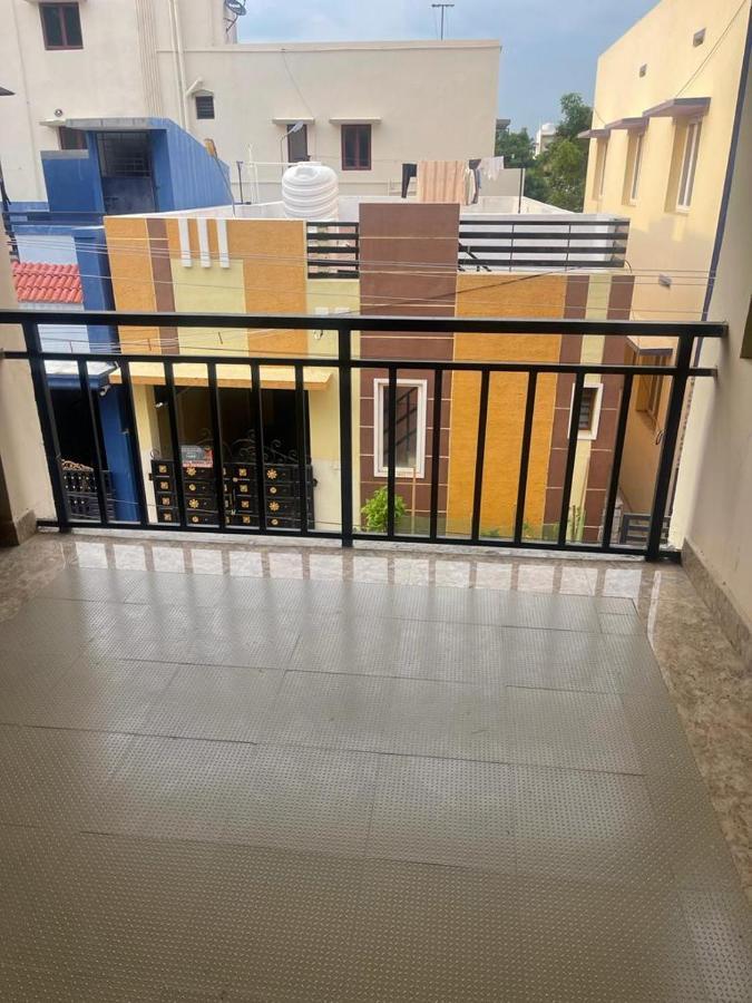Apartment White Service 2bhk
