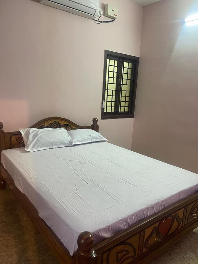 White Service 2bhk