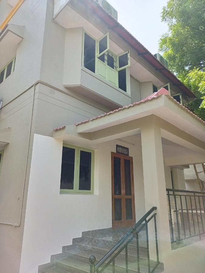 Transit Nest - Homely Near Airport Madurai