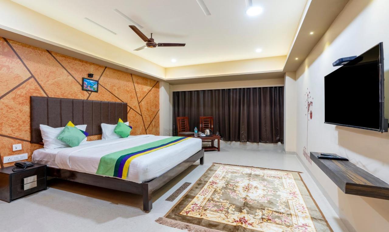 Hotel Treebo D Grand 3*