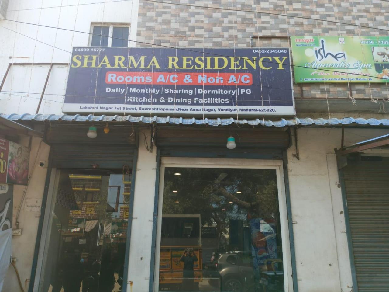 Hotel Sharma Residency 2*