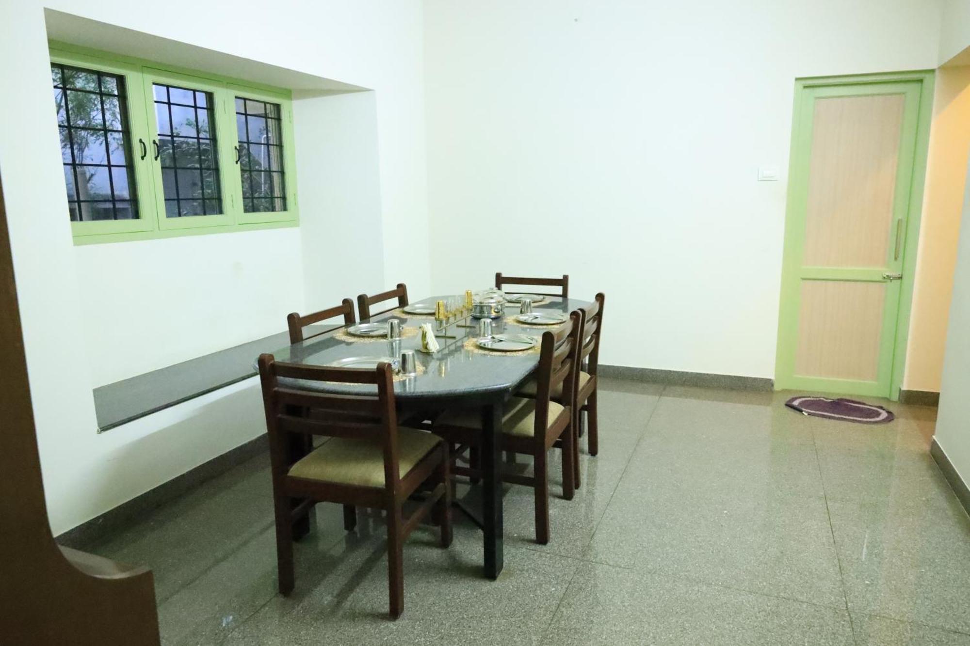 Hotel Transit Nest - Homely Near Airport