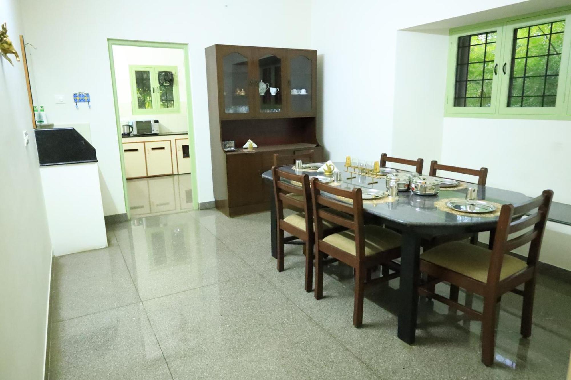 Hotel Transit Nest - Homely Near Airport 2*