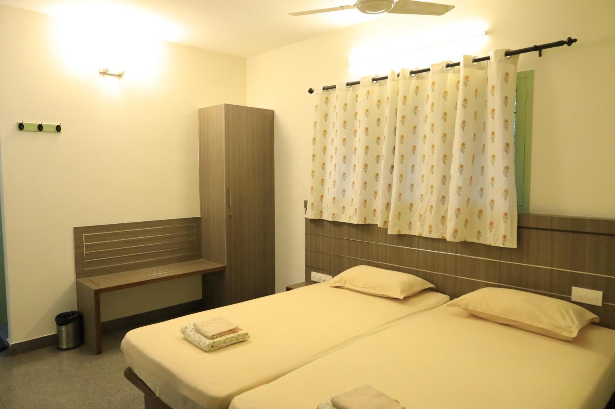 Hotel Transit Nest - Homely Near Airport 2*