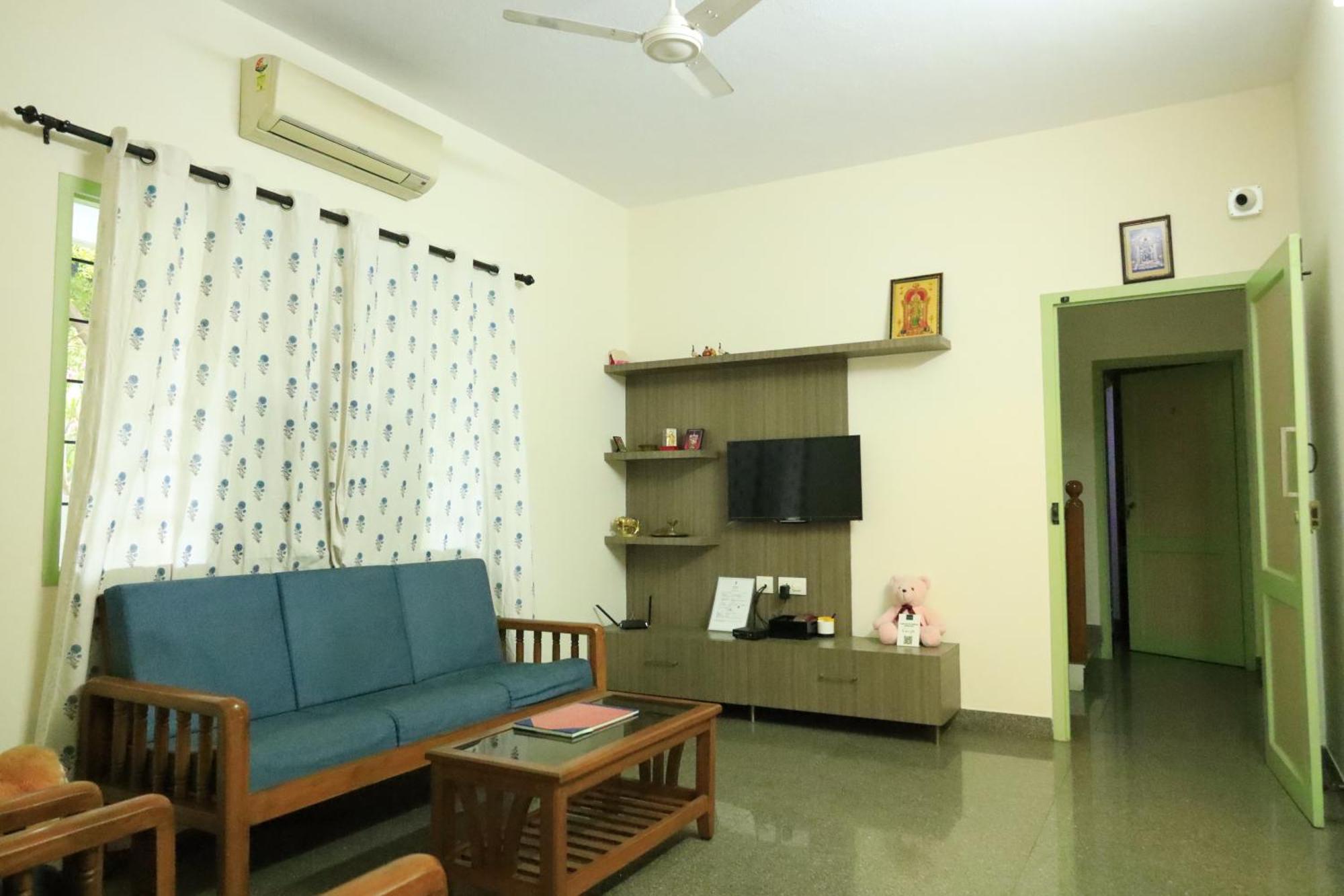 Transit Nest - Homely Near Airport Hotel