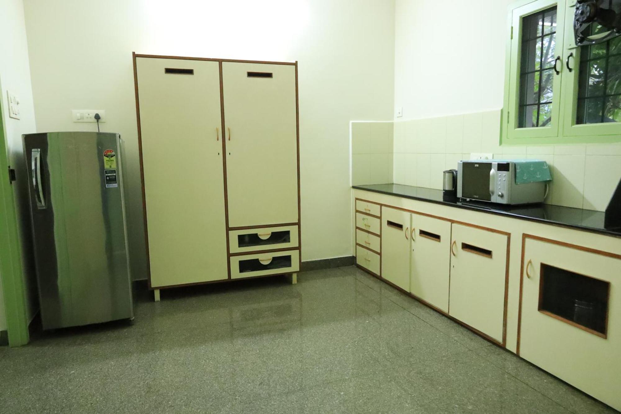 Hotel Transit Nest - Homely Near Airport