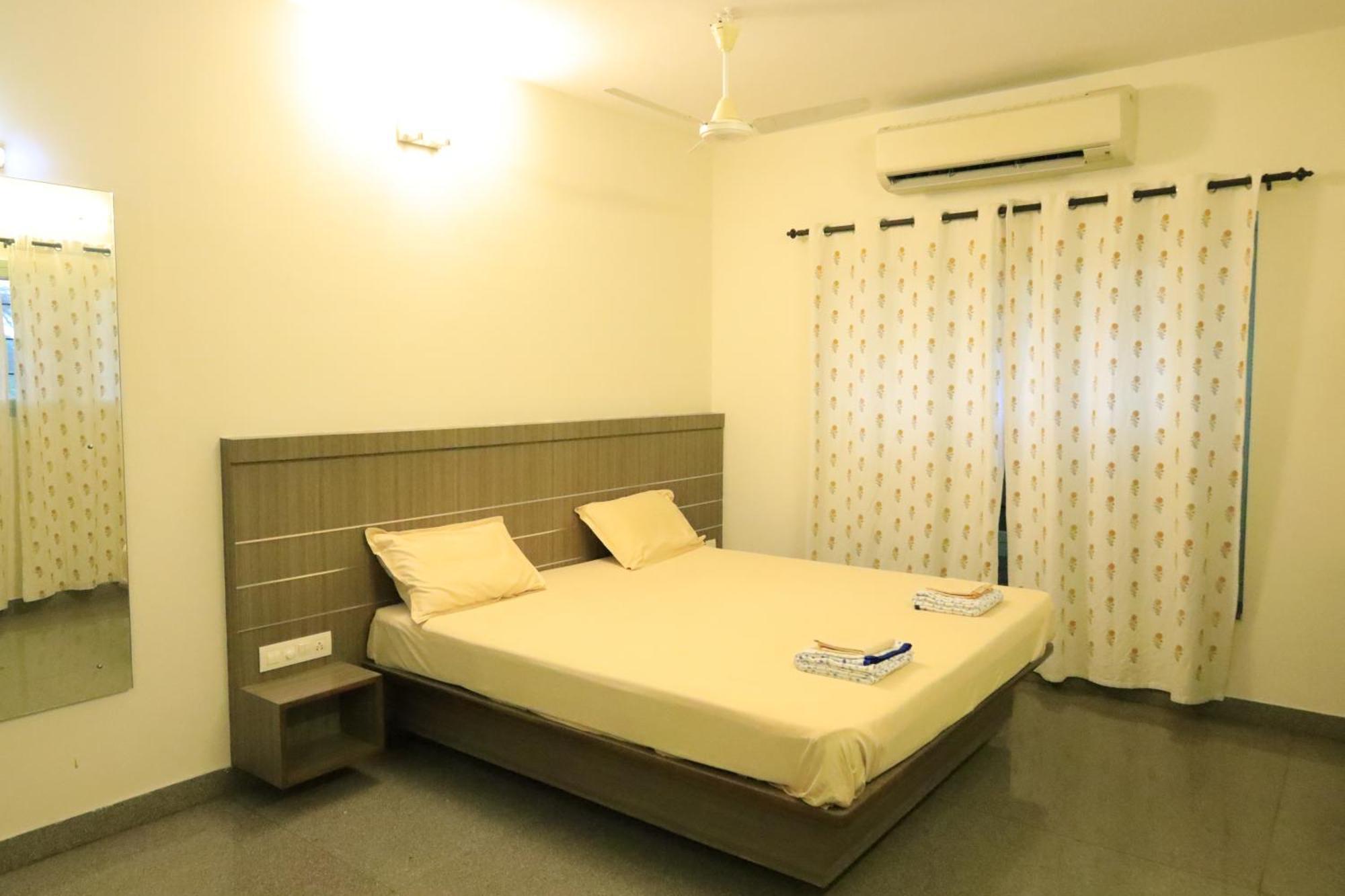 Hotel Transit Nest - Homely Near Airport 2*
