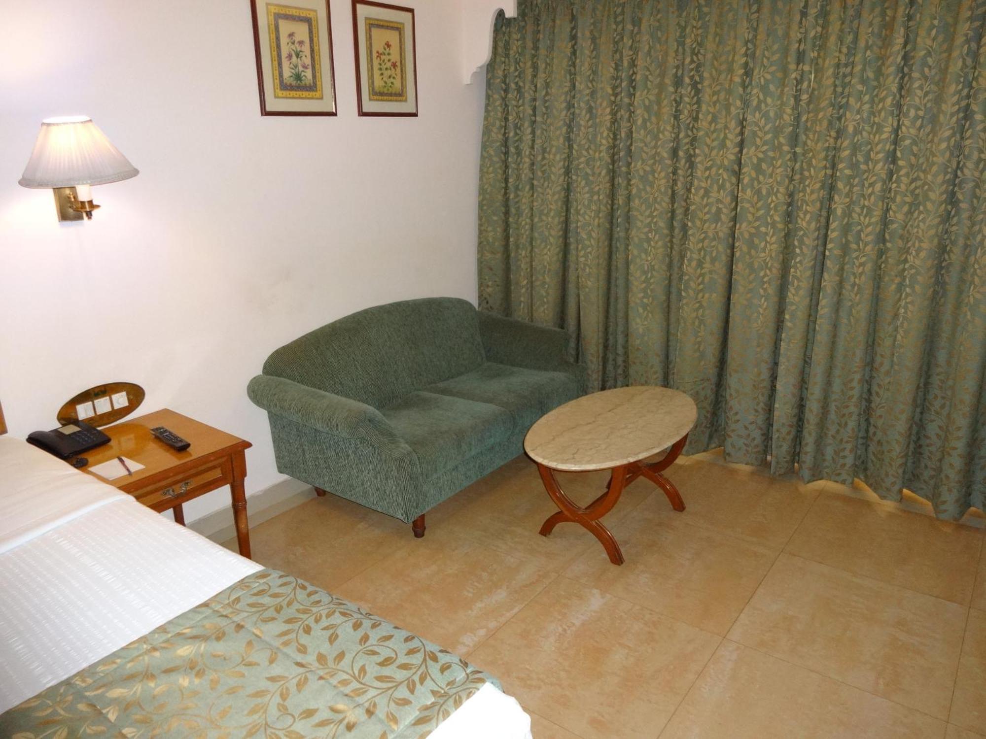 Hotel Royal Court 3*