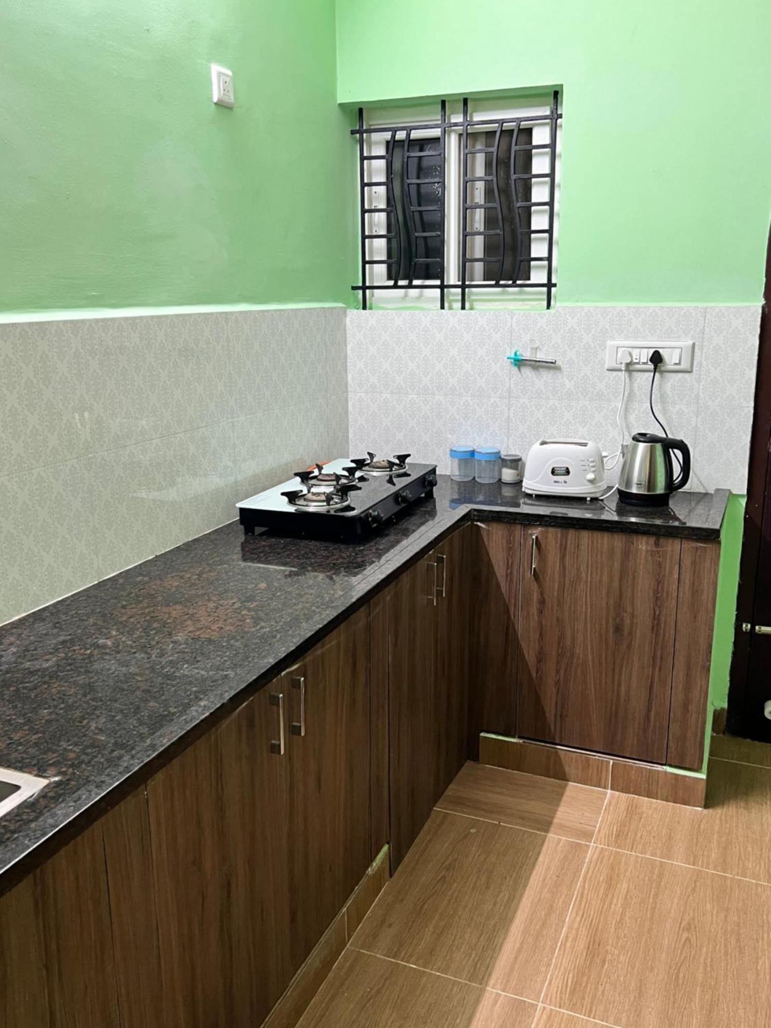 Shiva Apartment *