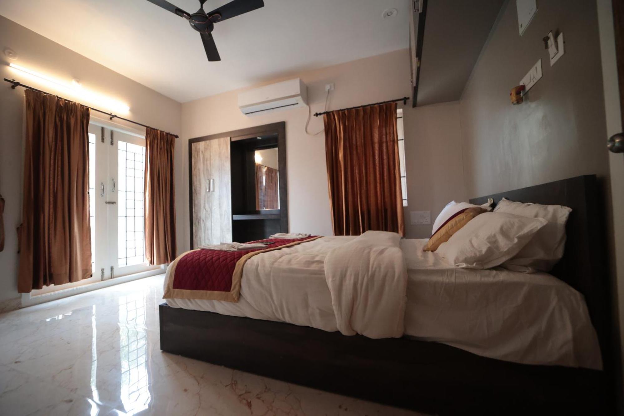 Hotel Shanthi Service *
