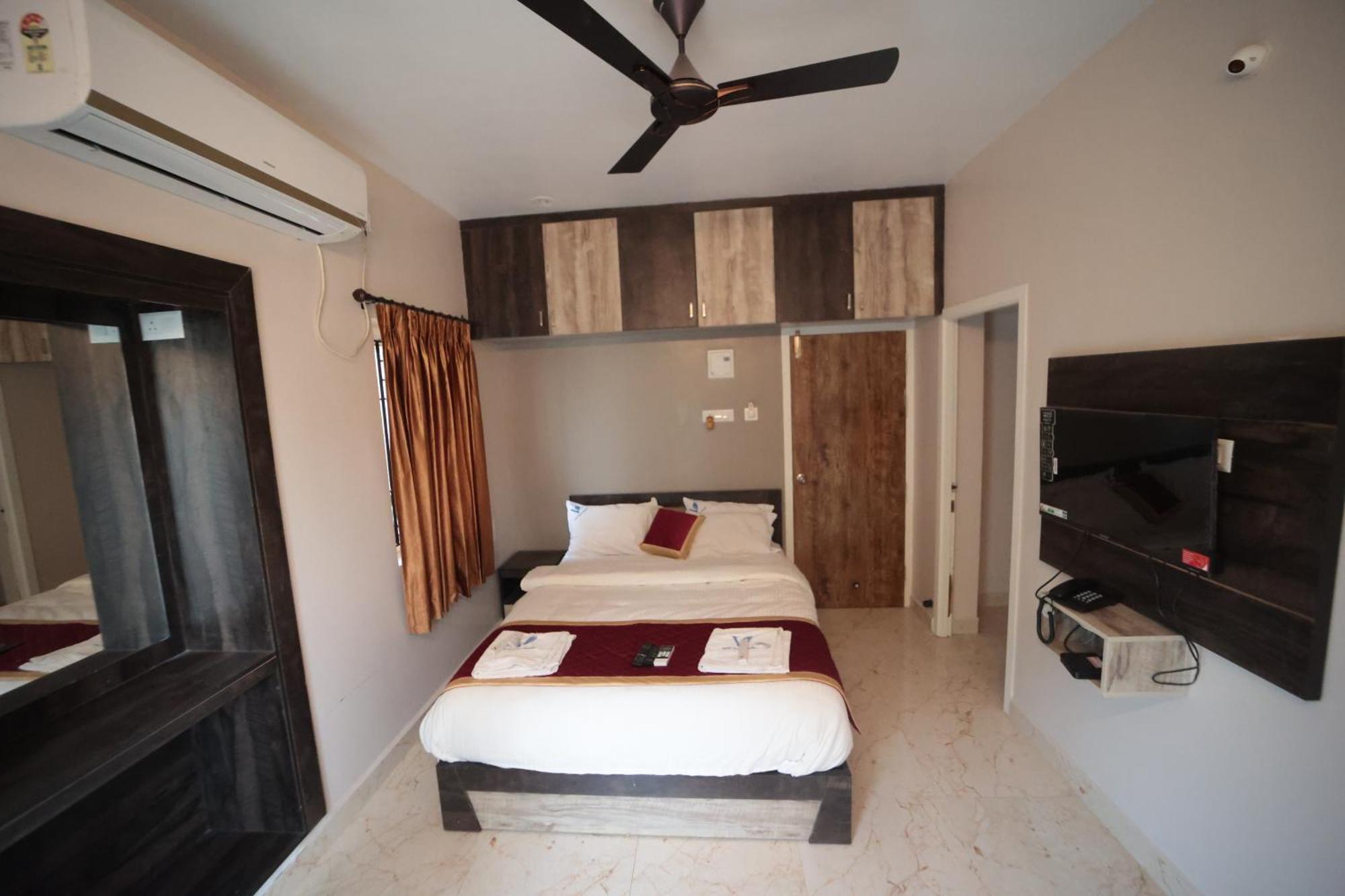 Shanthi Service Hotel