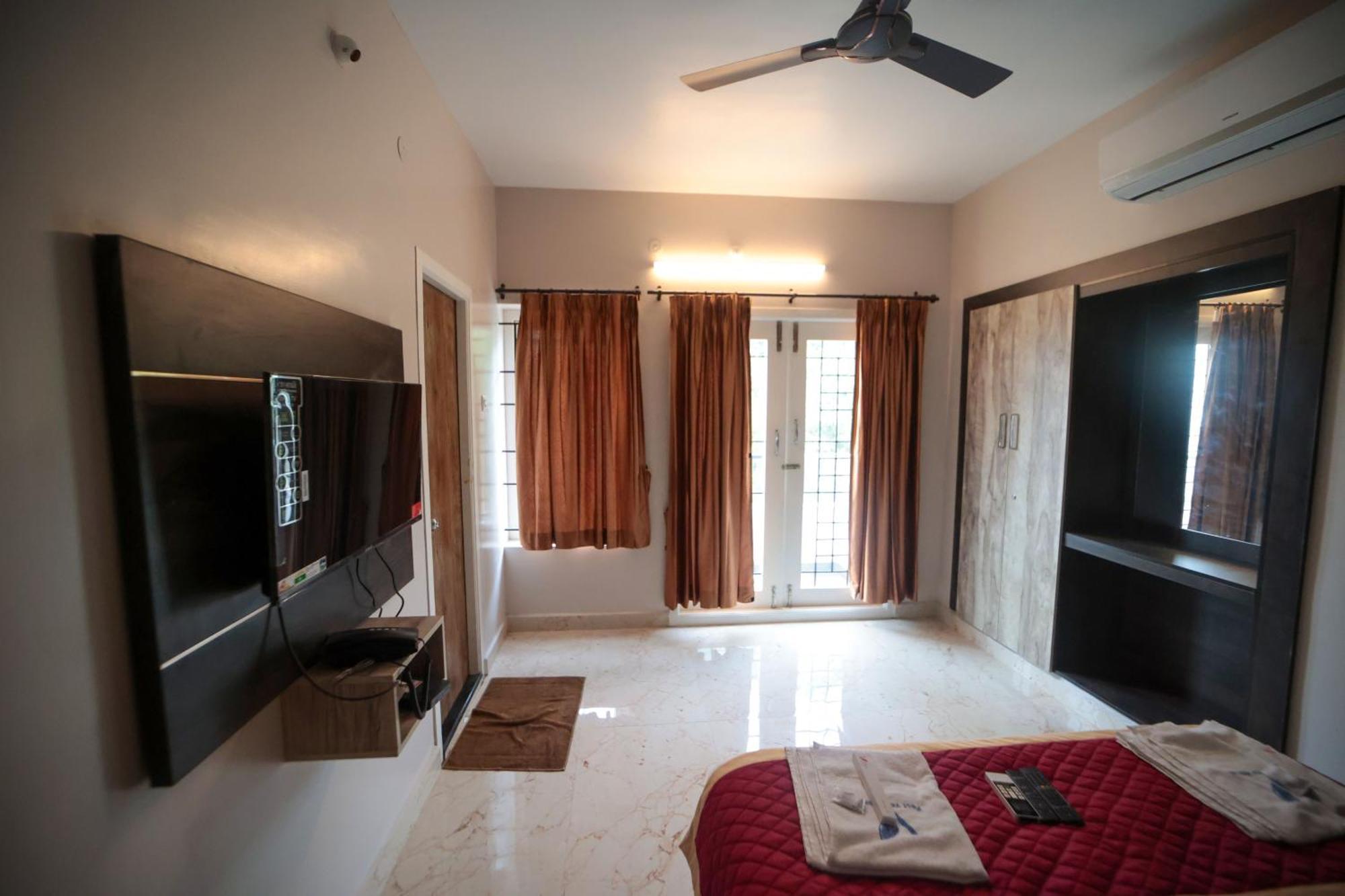 Shanthi Service Hotel