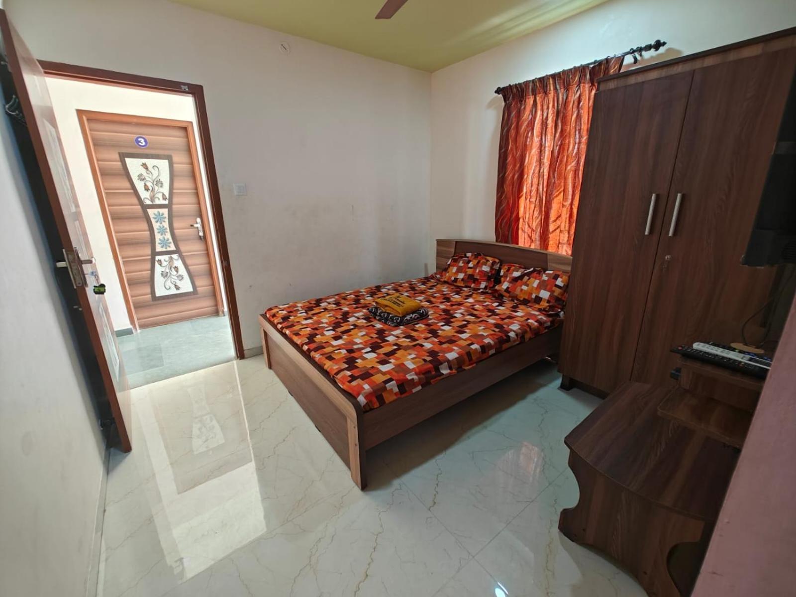 Hotel Paradise Banquet Hall & A/c 3*