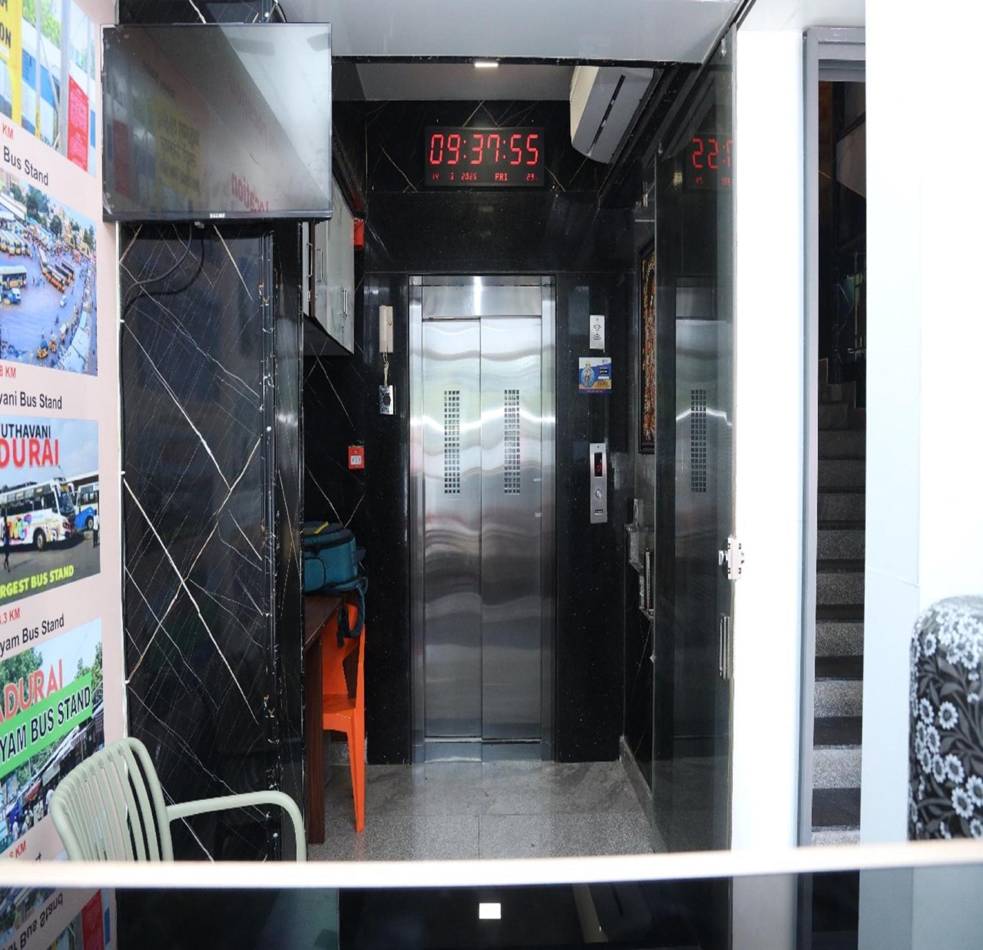 Manopriya Residency By Azalea Hotel 2*