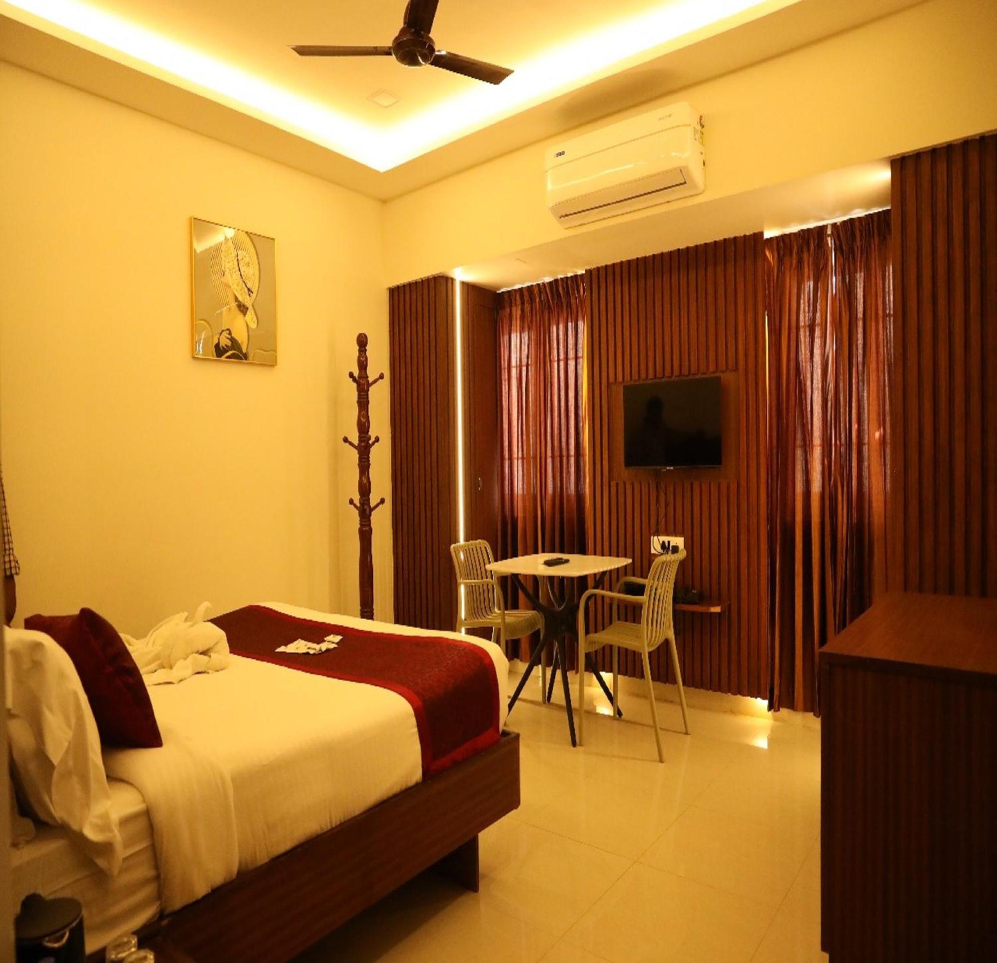 Manopriya Residency By Azalea Hotel 2*