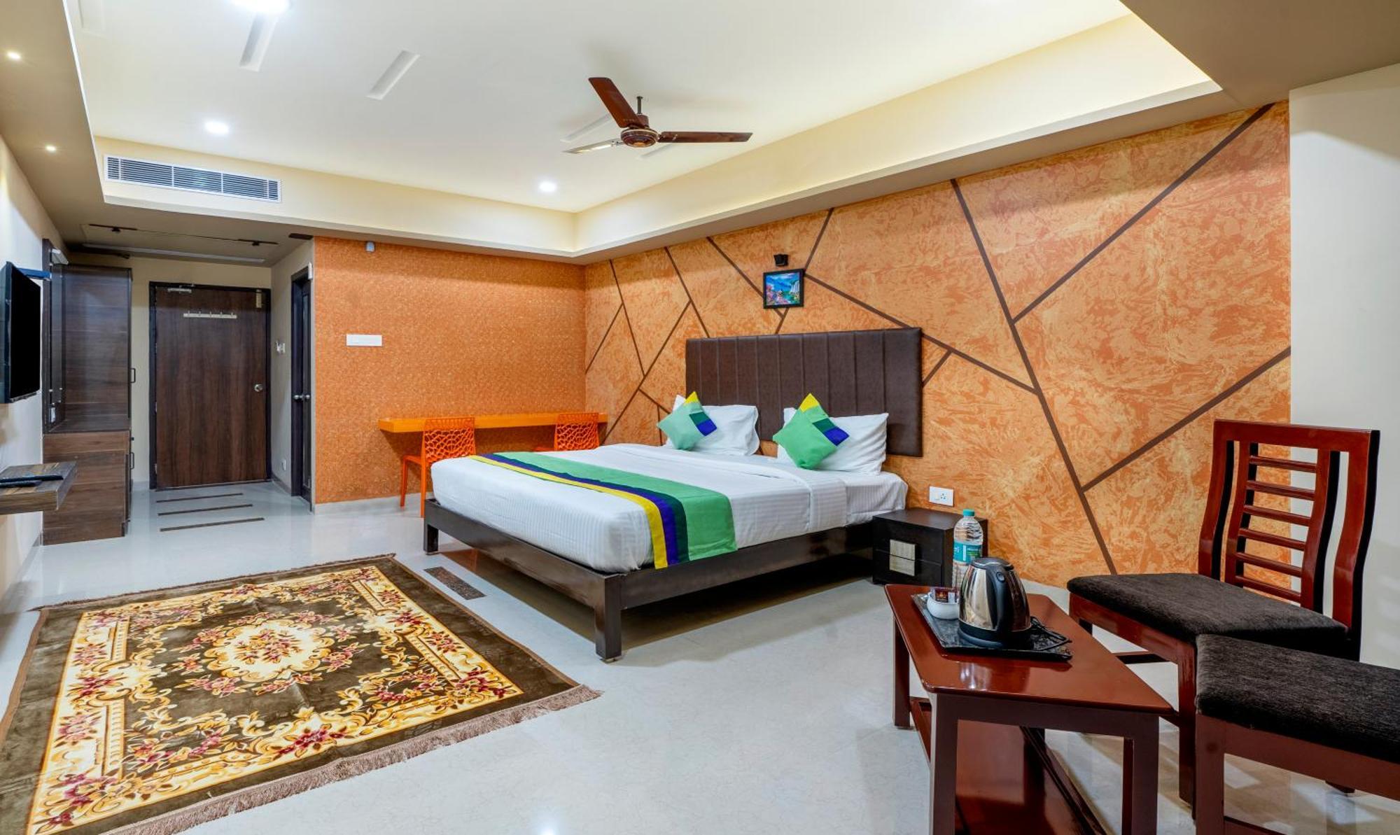Hotel Treebo D Grand 3*
