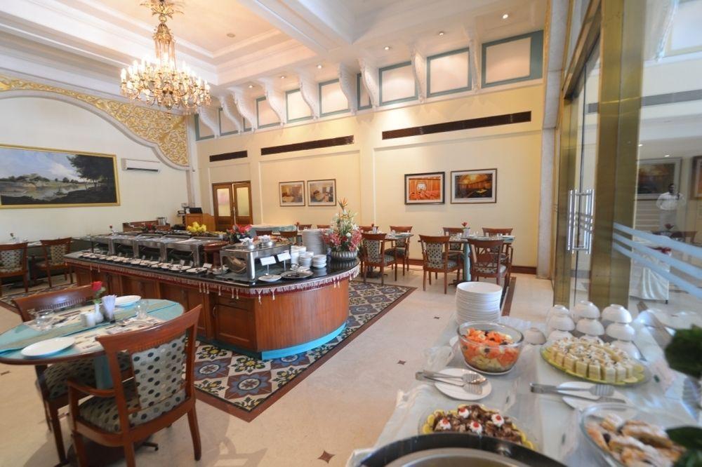 Royal Court Hotel 3*