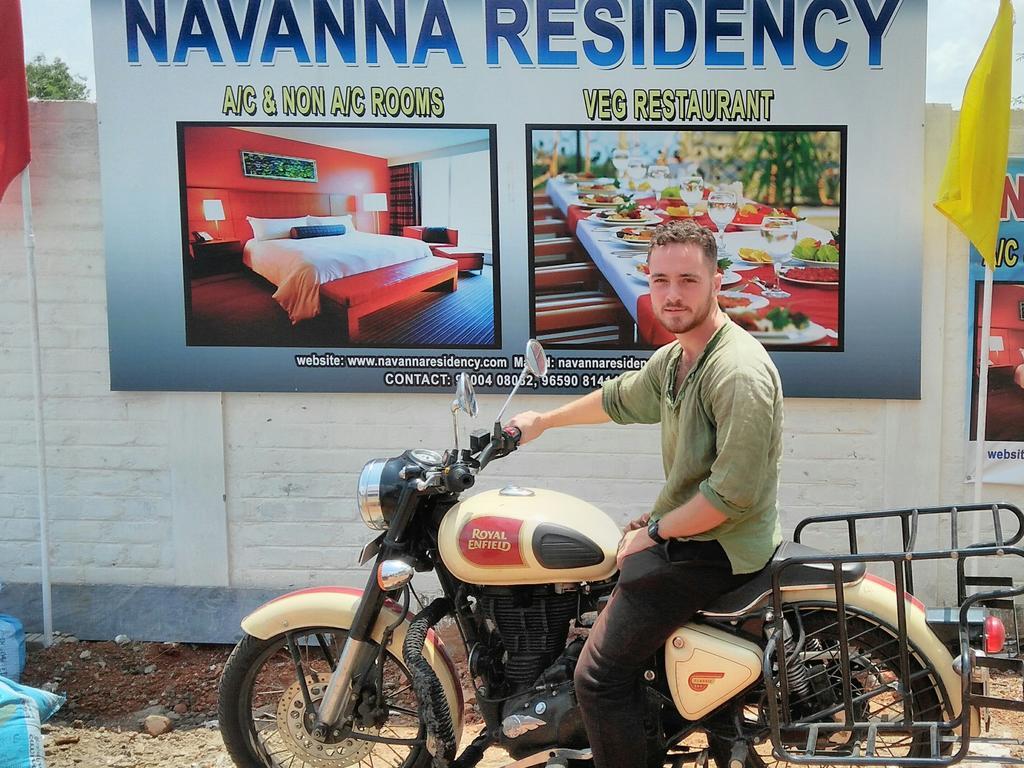 Oyo 15860 Navanna Residency