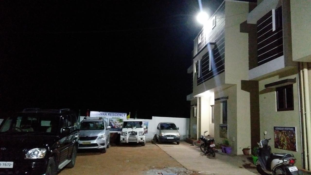 Oyo 15860 Navanna Residency