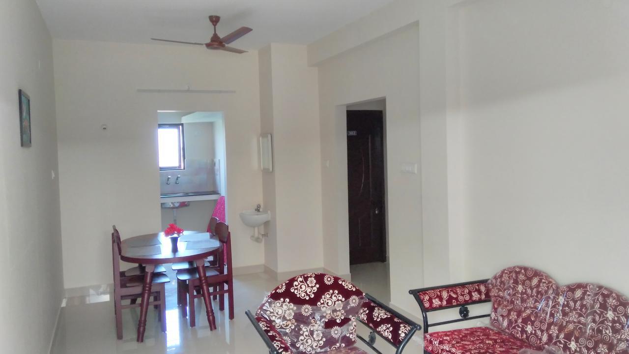 Oyo 15860 Navanna Residency 2*