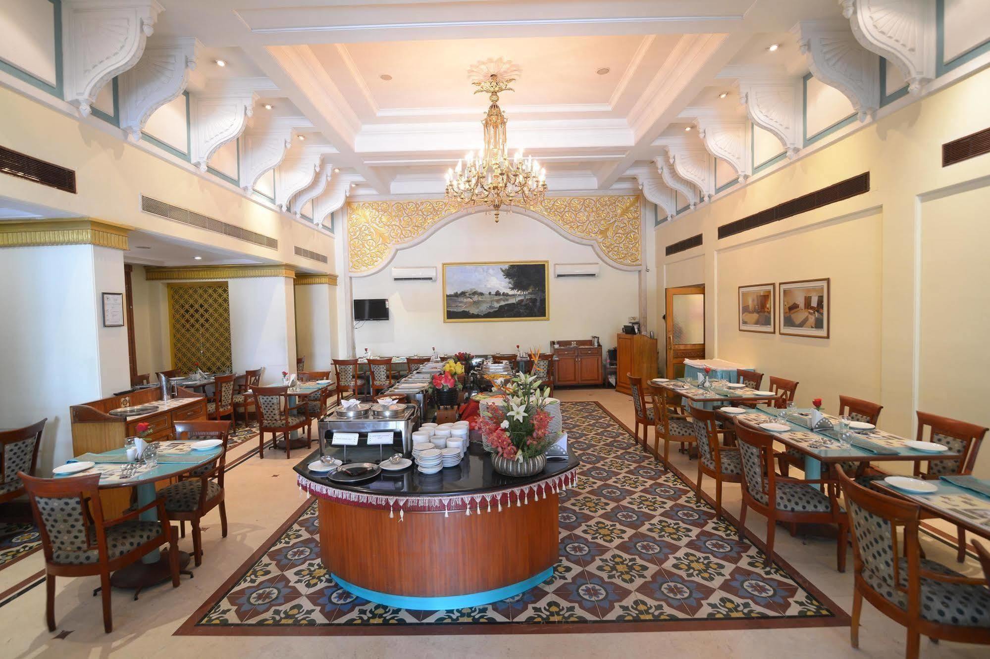 Hotel Royal Court 3*