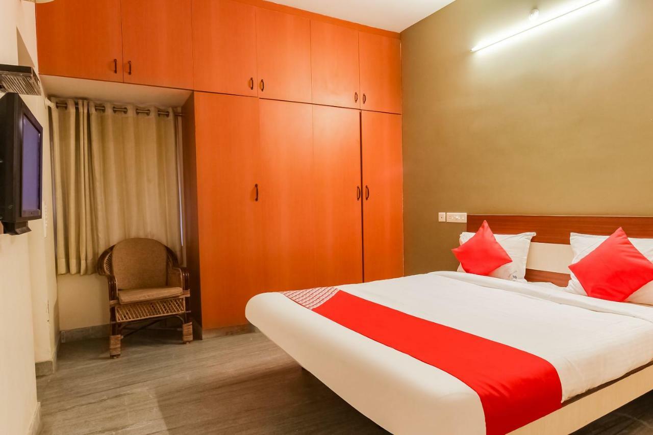 Oyo 48250 Keerthi Hotel