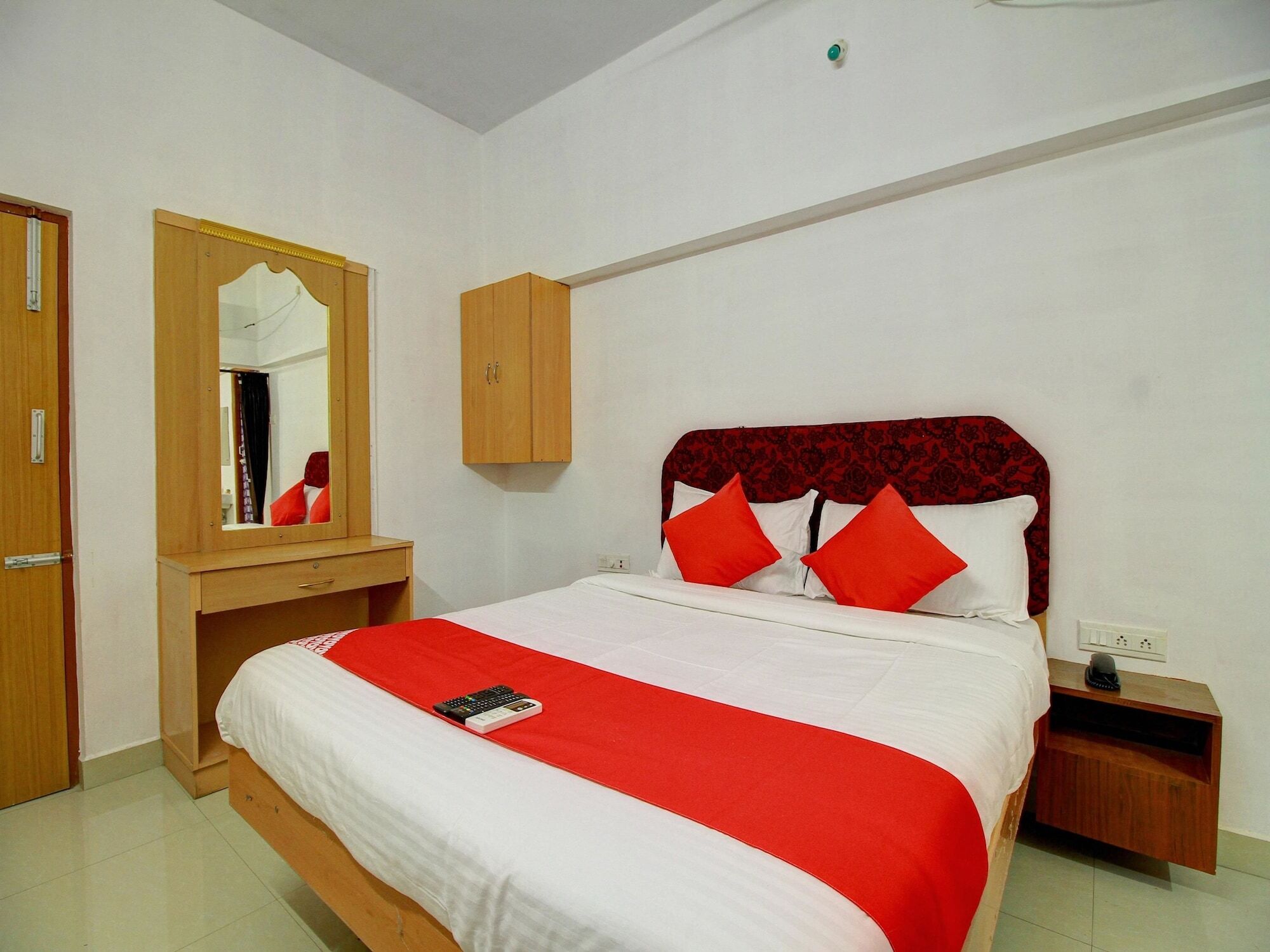 Hotel O Ananda 3*
