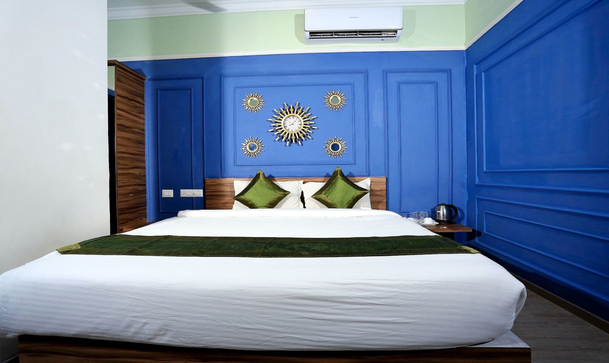 Treebo Trend Royal Hotel 3*