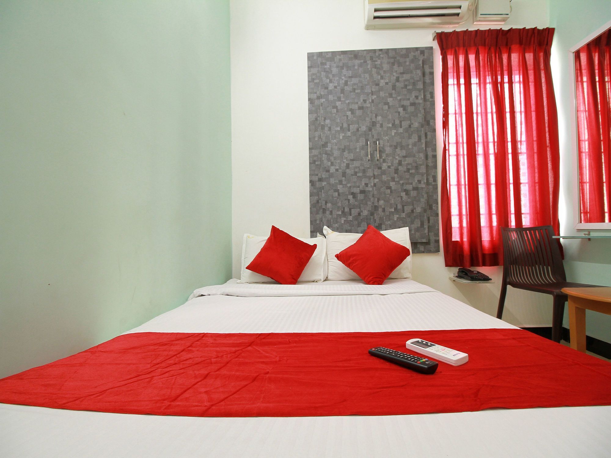 Hotel Srisant 2*