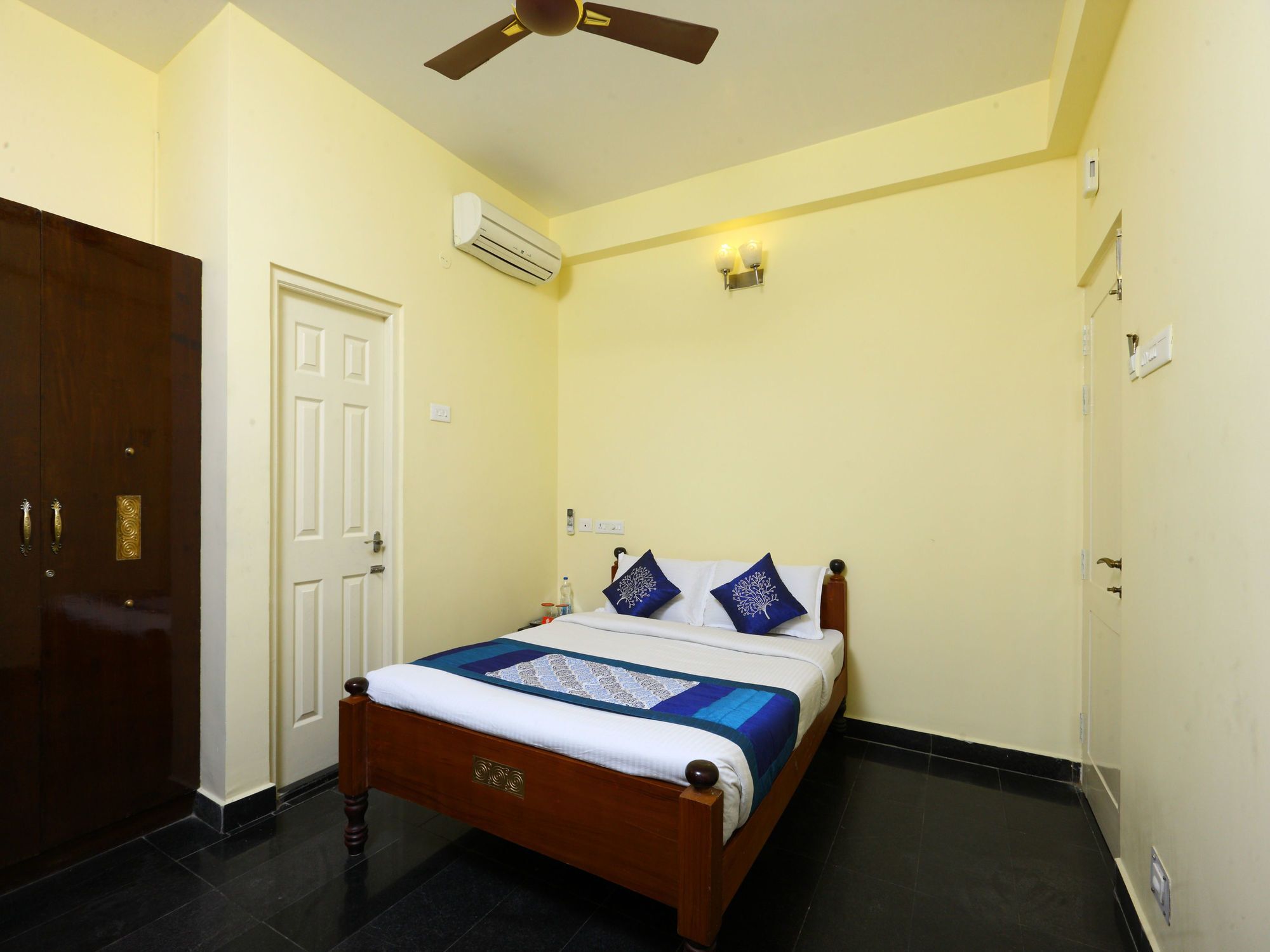 Oyo 10630 Nano Turf Hotel