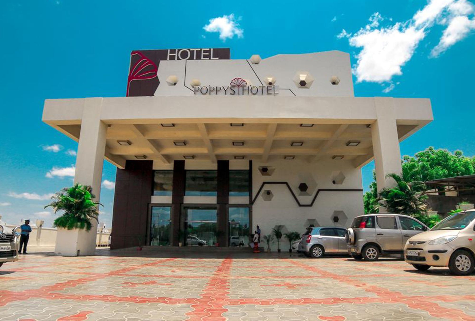 Poppys Hotel 4*