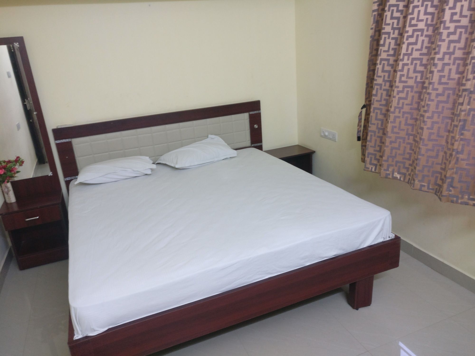 Oyo 10792 Near Mattuthavani Bus Stand Hotel Madurai