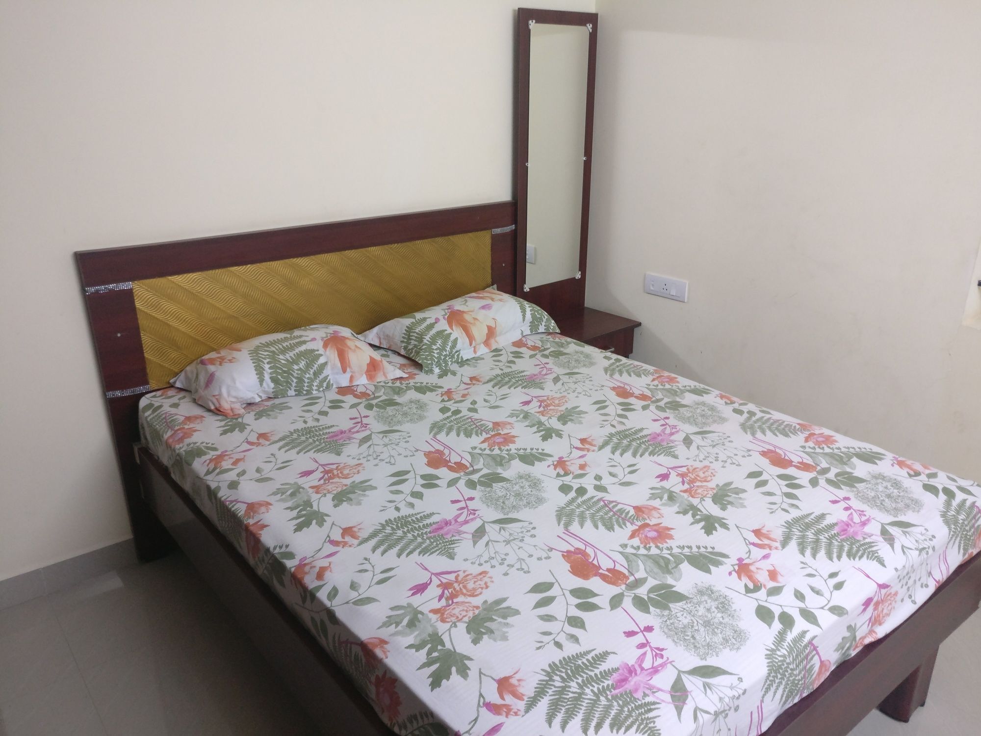Hotel Oyo 10792 Near Mattuthavani Bus Stand 2*