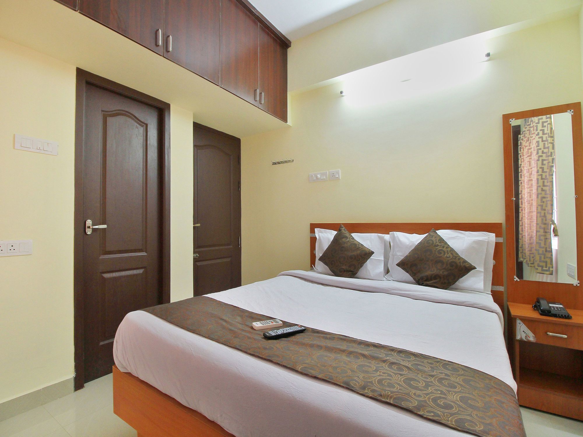 Oyo 10792 Near Mattuthavani Bus Stand Hotel 2*