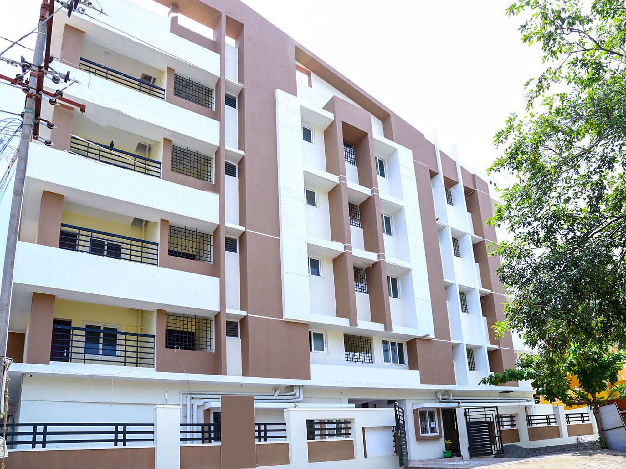 Hotel Oyo 10792 Near Mattuthavani Bus Stand