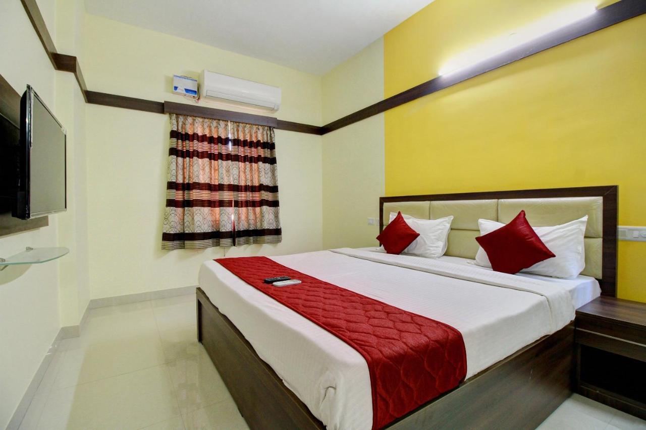 Oyo 14815 Anu Residency 3*