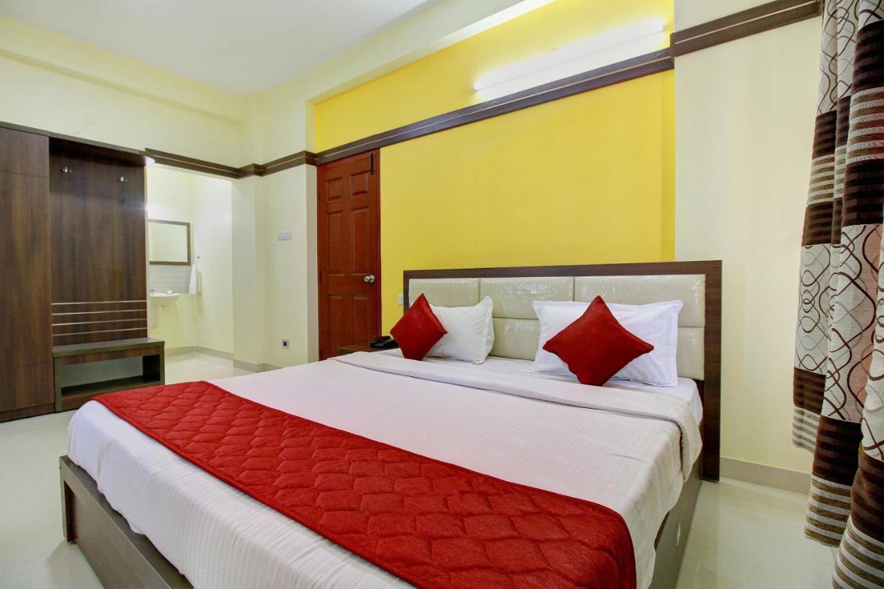 Oyo 14815 Anu Residency Hotel 3*