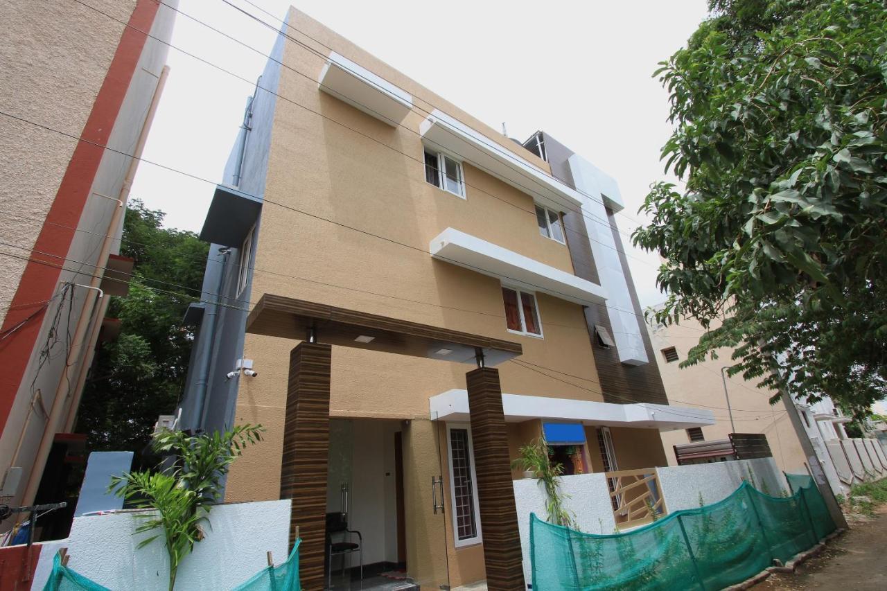 Oyo 14715 Serene Hotel 3*