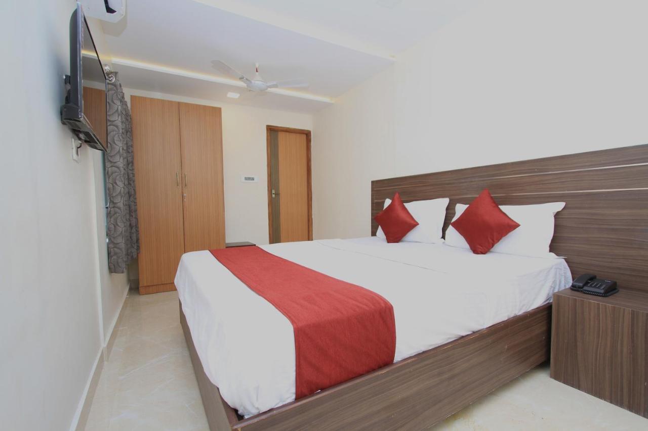 Oyo 14715 Serene Hotel 3*