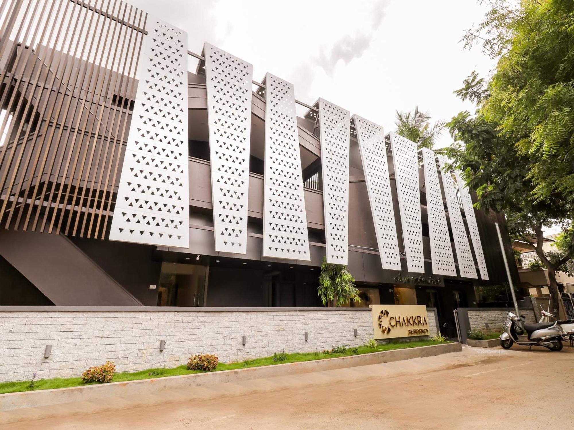 Hotel Fabhotel Chakkra Residency