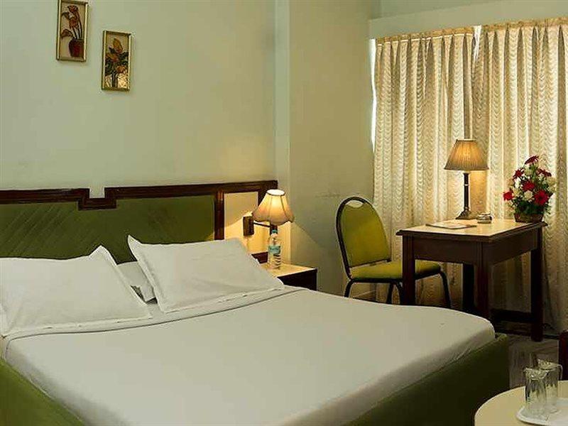 Park Plaza Hotel 2*