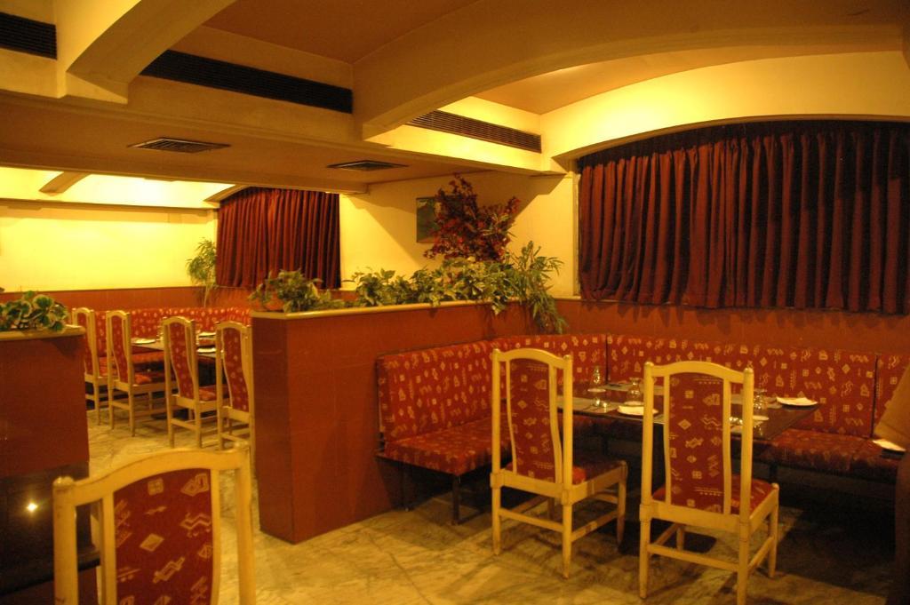 Saratharajans Hotel 3*