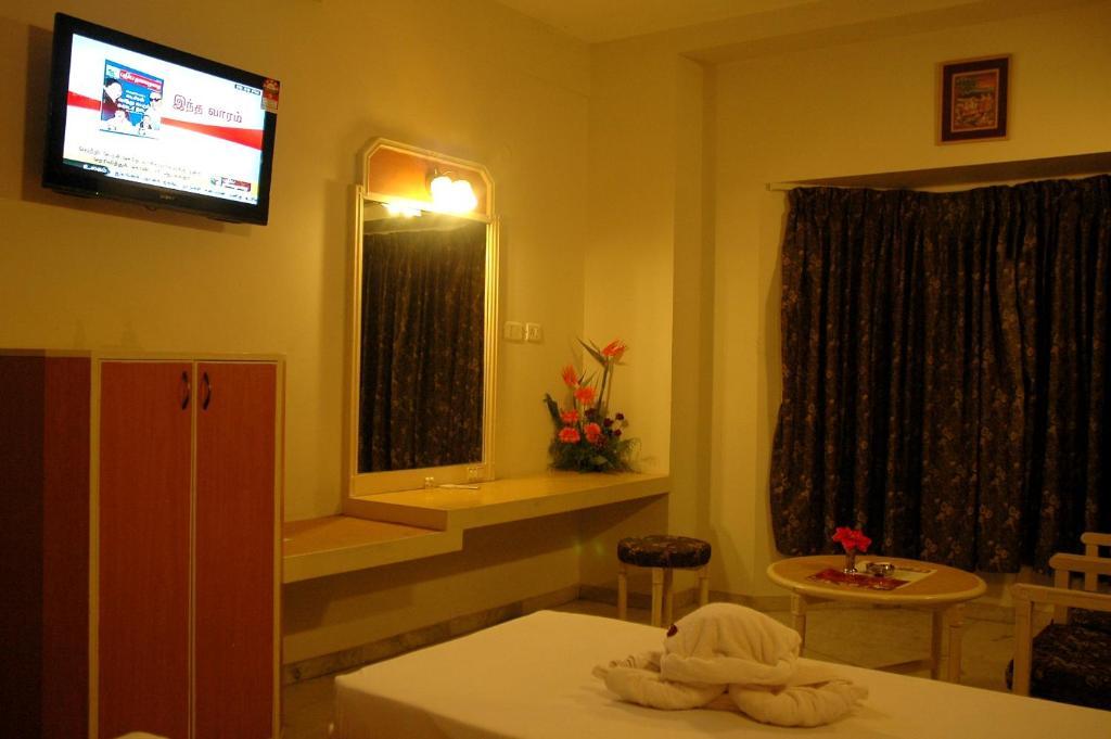 Hotel Saratharajans 3*