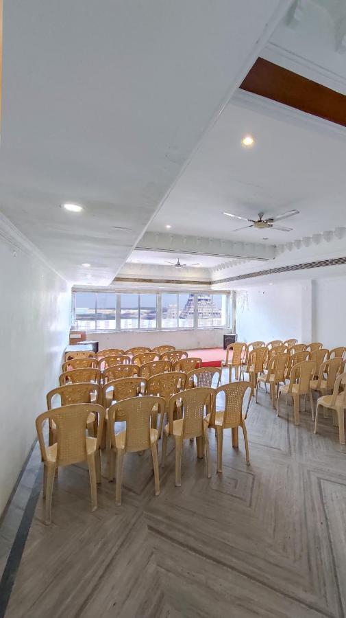 Aarathy Hotel
