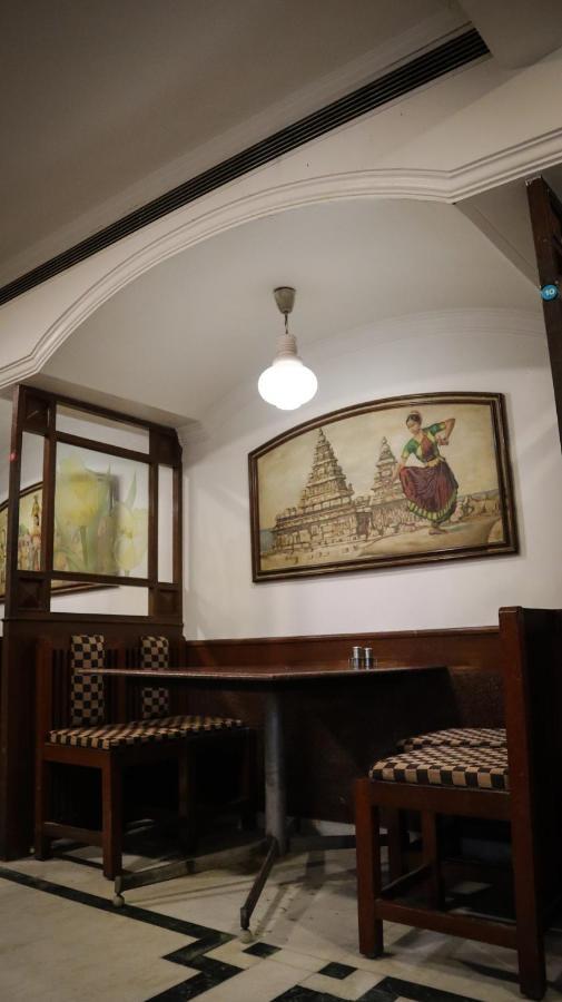 Aarathy Hotel
